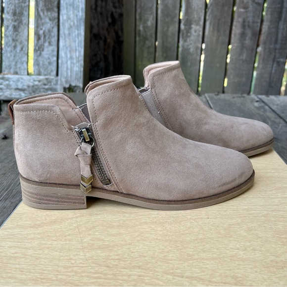 Dr. Scholl’s Astir Ankle Booties NWOT In Tan Sz 6 Wide - Picture 2 of 13